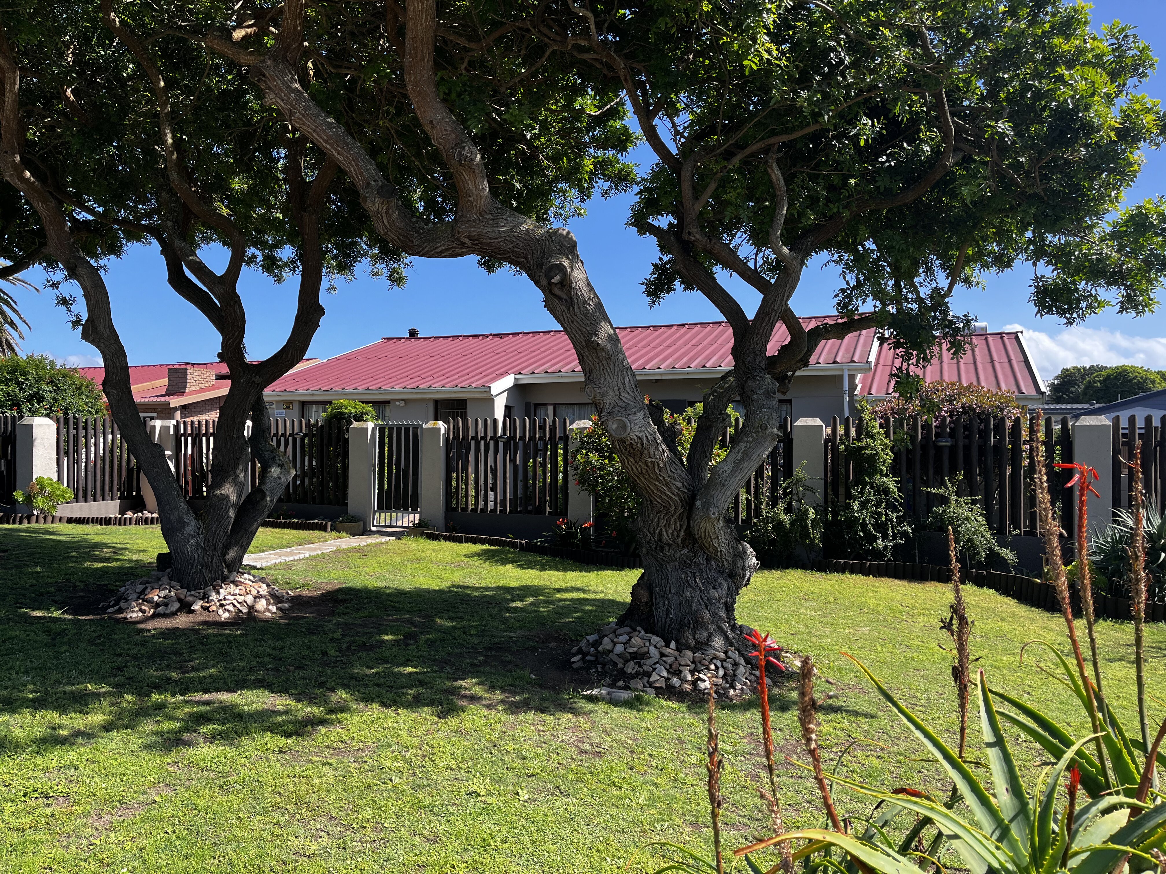 6 Bedroom House for Sale in Hartenbos Central