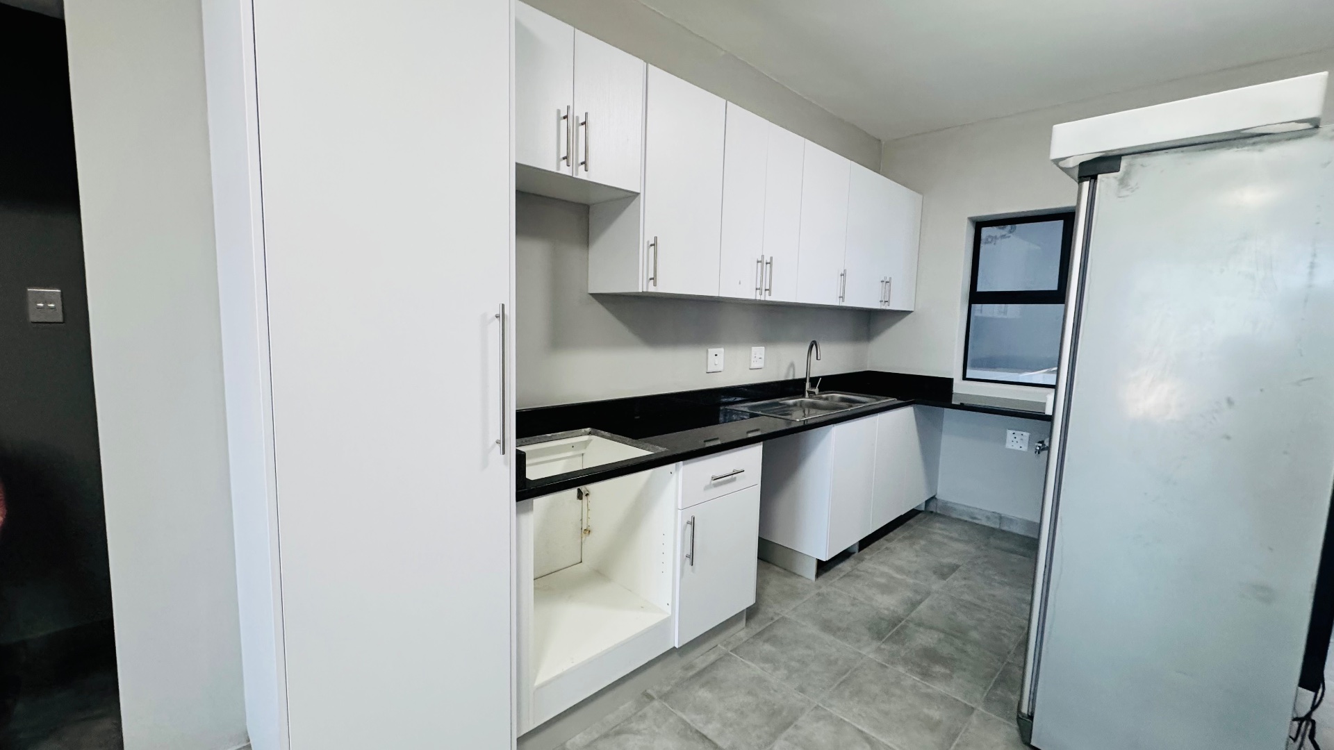 Photo 10 of 2 Bedroom Apartment / Flat for Sale in Island View