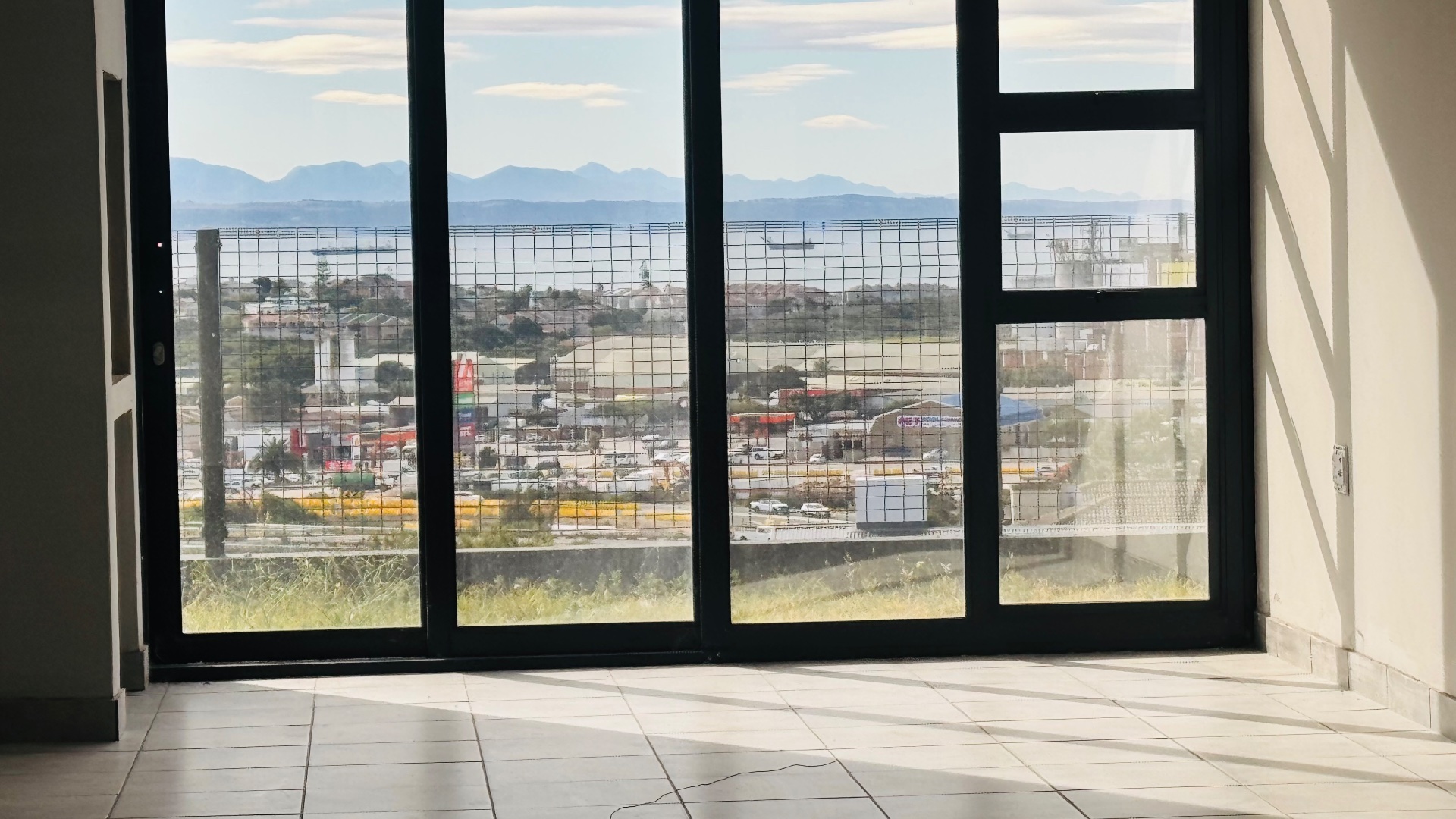 Photo 8 of 2 Bedroom Apartment / Flat for Sale in Island View