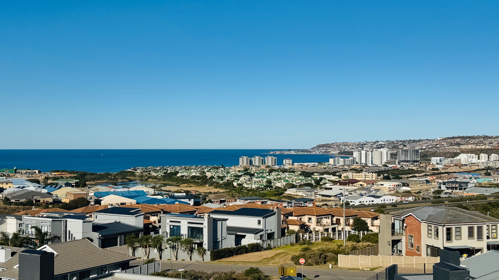 Photo 4 of 2 Bedroom Apartment / Flat for Sale in Island View