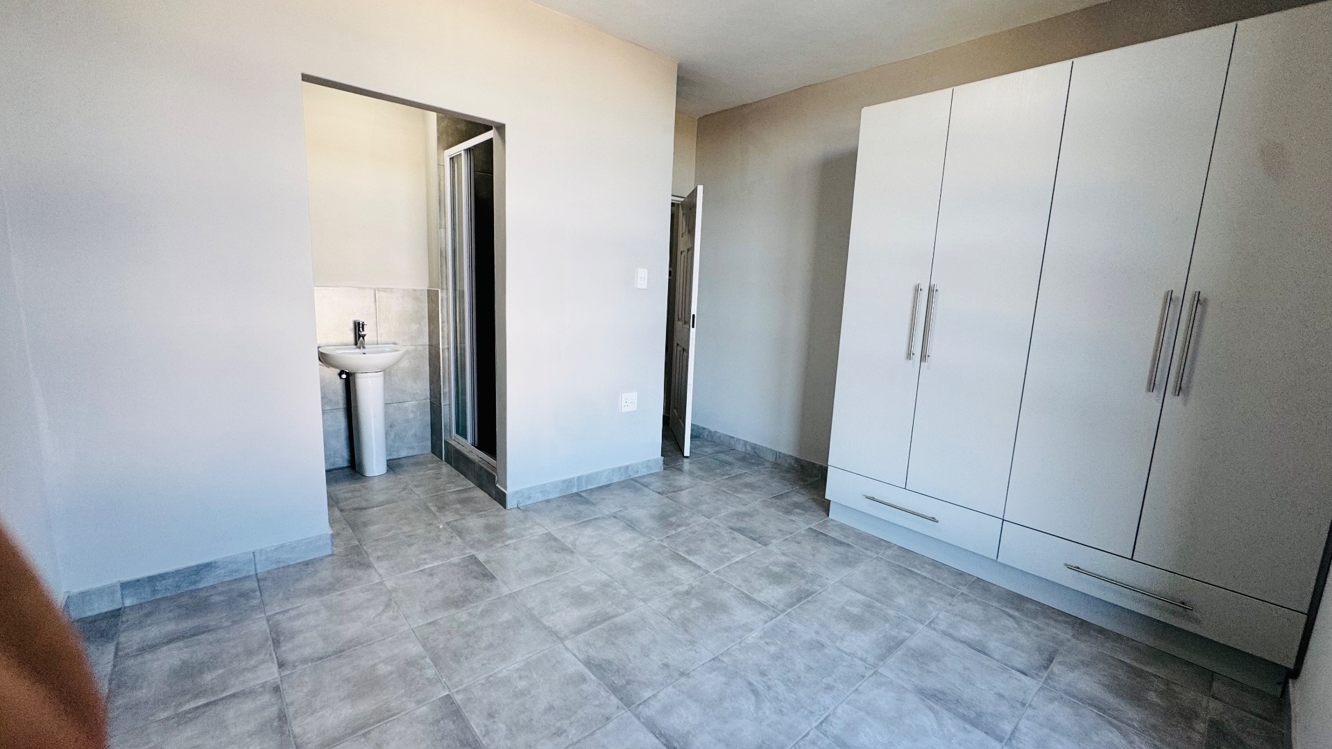 Photo 11 of 2 Bedroom Apartment / Flat for Sale in Island View