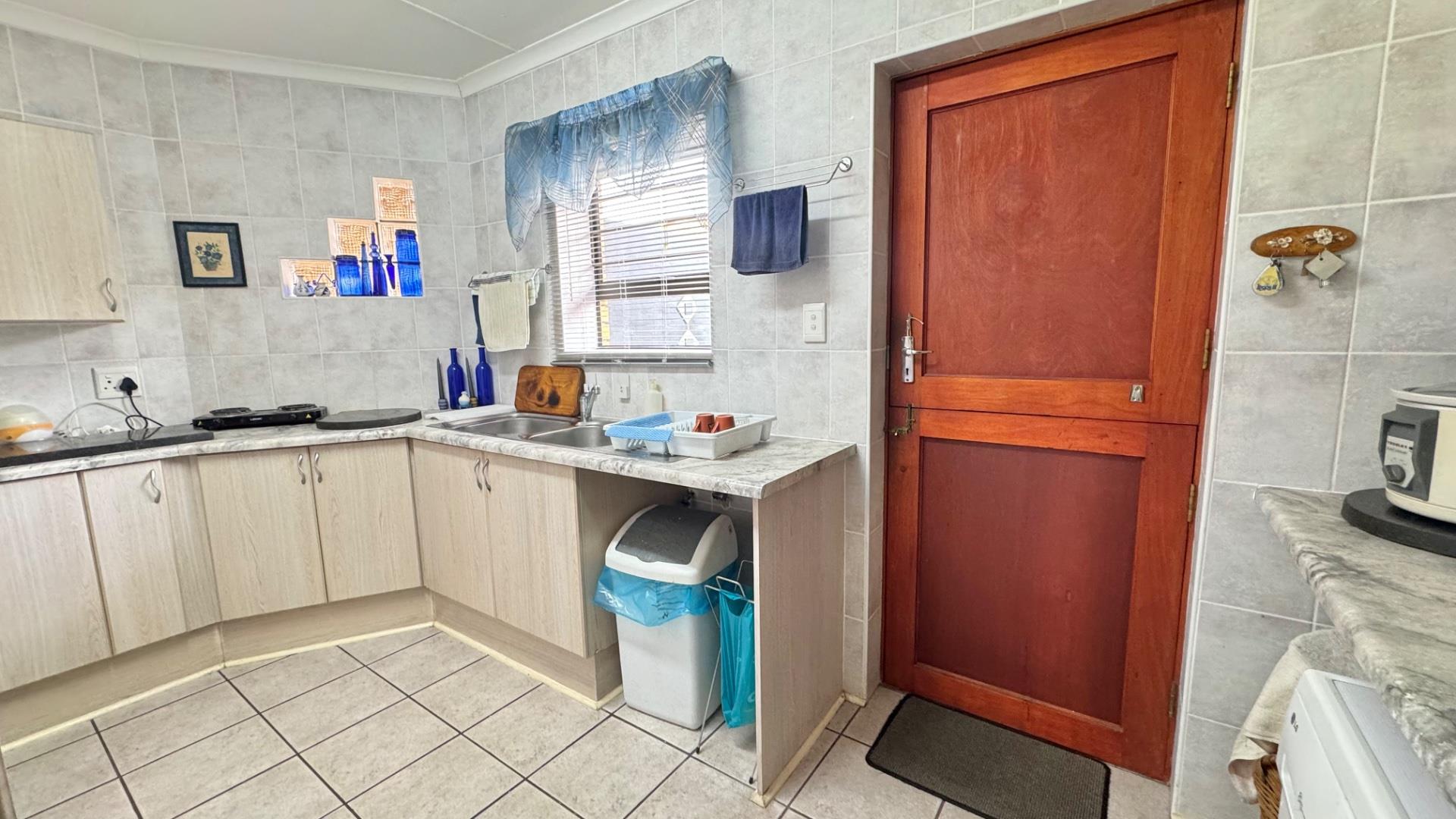 Photo 13 of 3 Bedroom House for Sale in Hartenbos Central