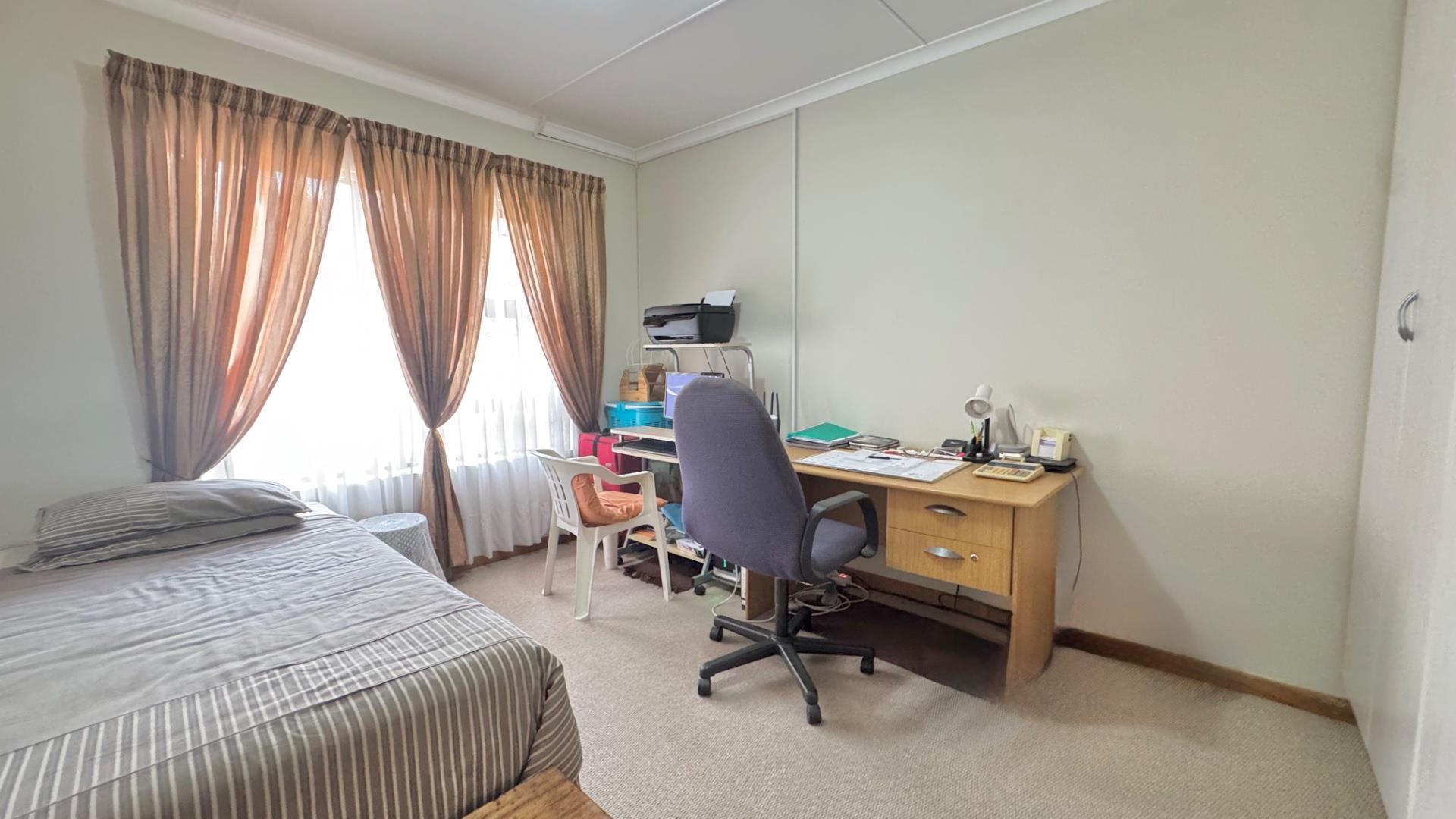 Photo 19 of 3 Bedroom House for Sale in Hartenbos Central
