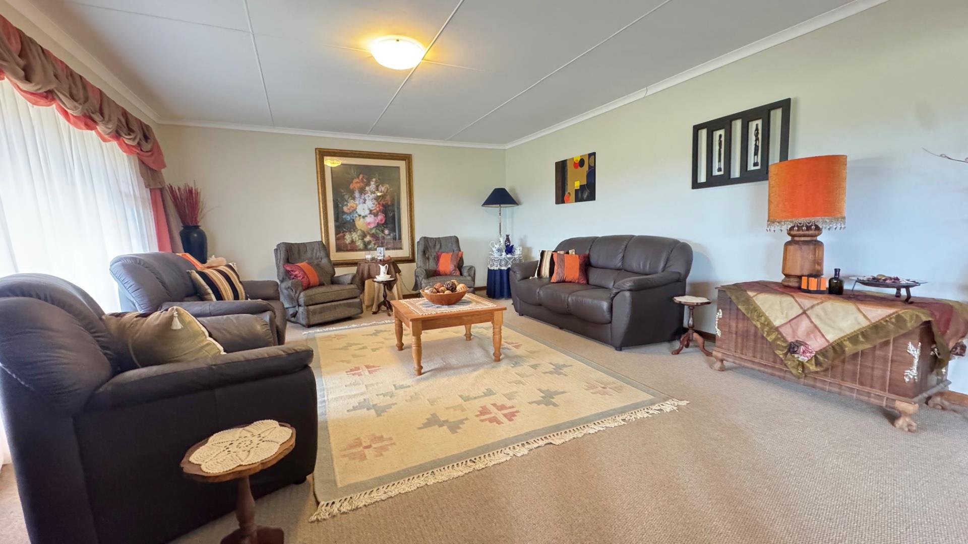 Photo 3 of 3 Bedroom House for Sale in Hartenbos Central