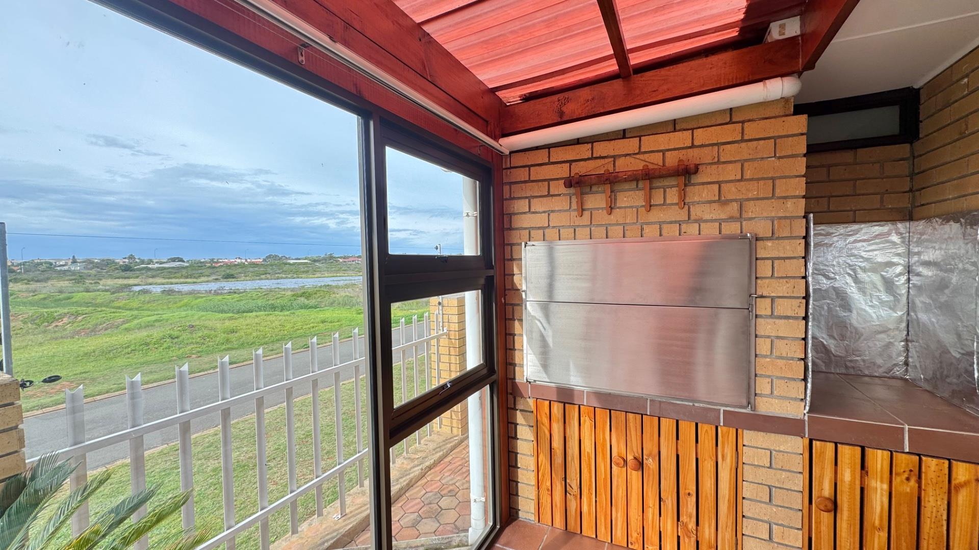 Photo 7 of 3 Bedroom House for Sale in Hartenbos Central