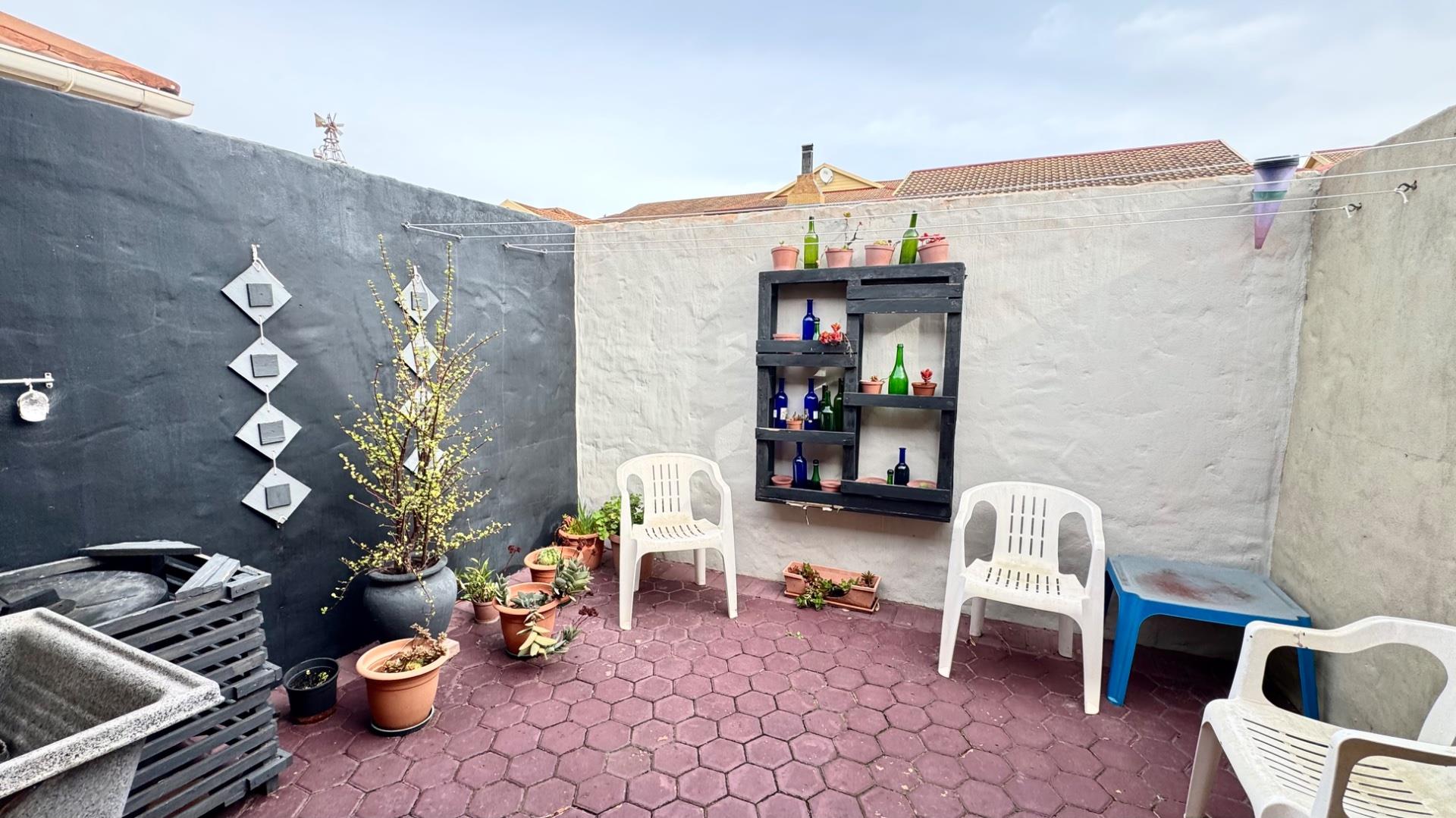 Photo 15 of 3 Bedroom House for Sale in Hartenbos Central
