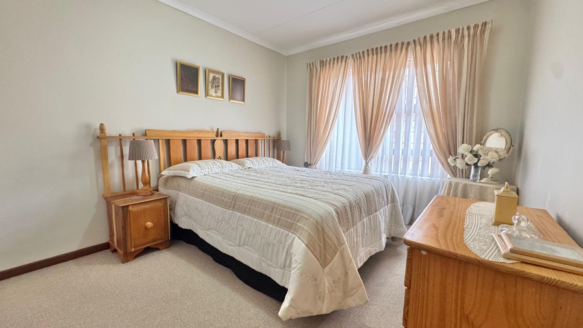 Photo 16 of 3 Bedroom House for Sale in Hartenbos Central