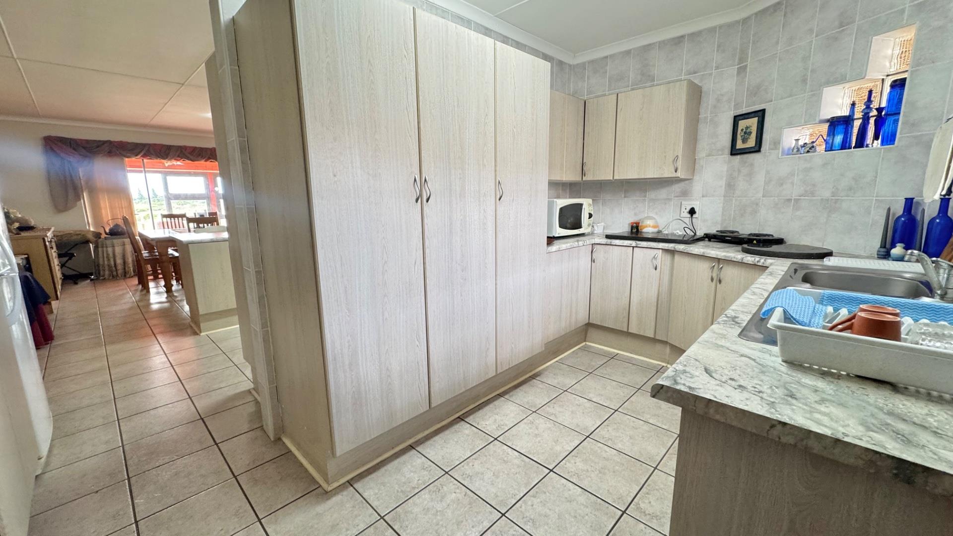 Photo 14 of 3 Bedroom House for Sale in Hartenbos Central