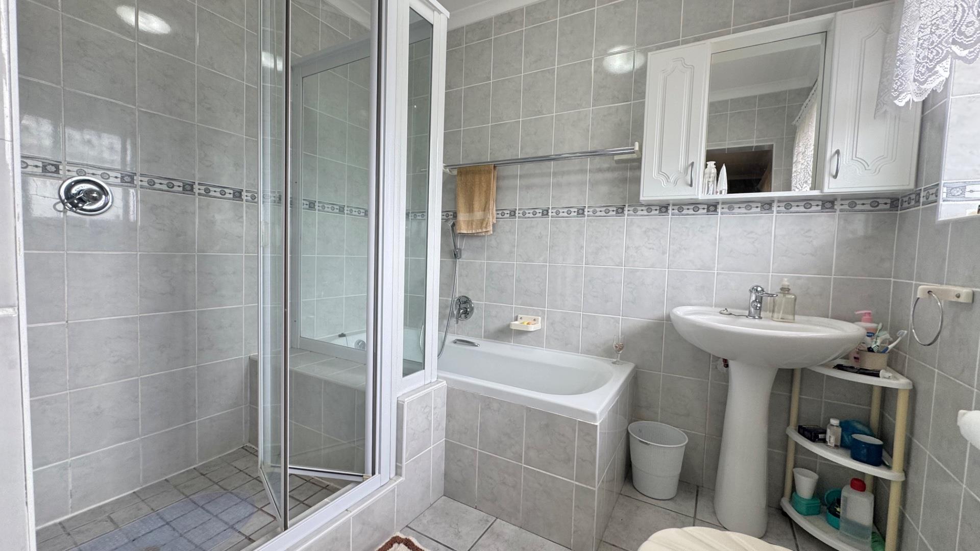 Photo 22 of 3 Bedroom House for Sale in Hartenbos Central
