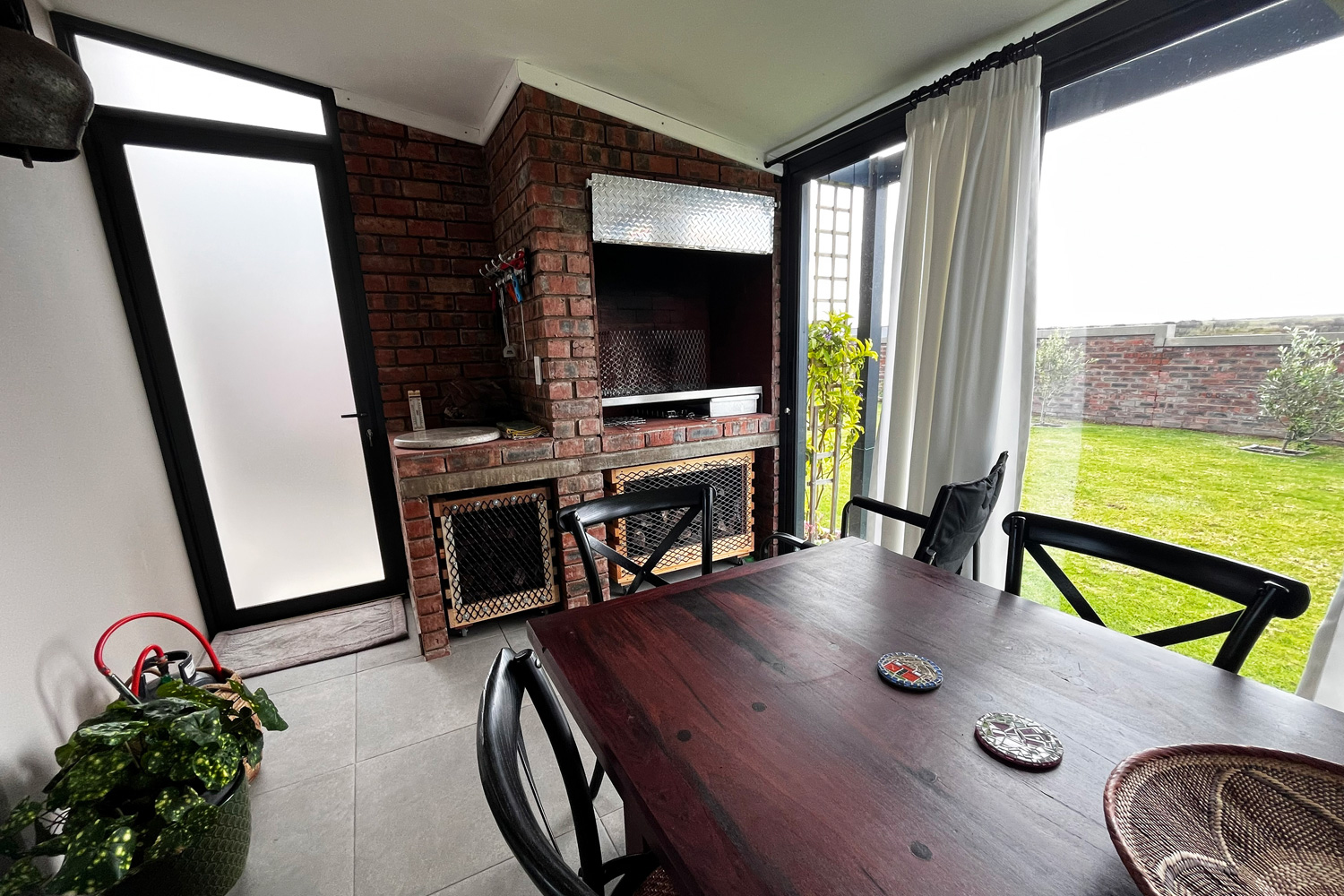 Photo 8 of 3 Bedroom House for Sale in Hartenbos Central