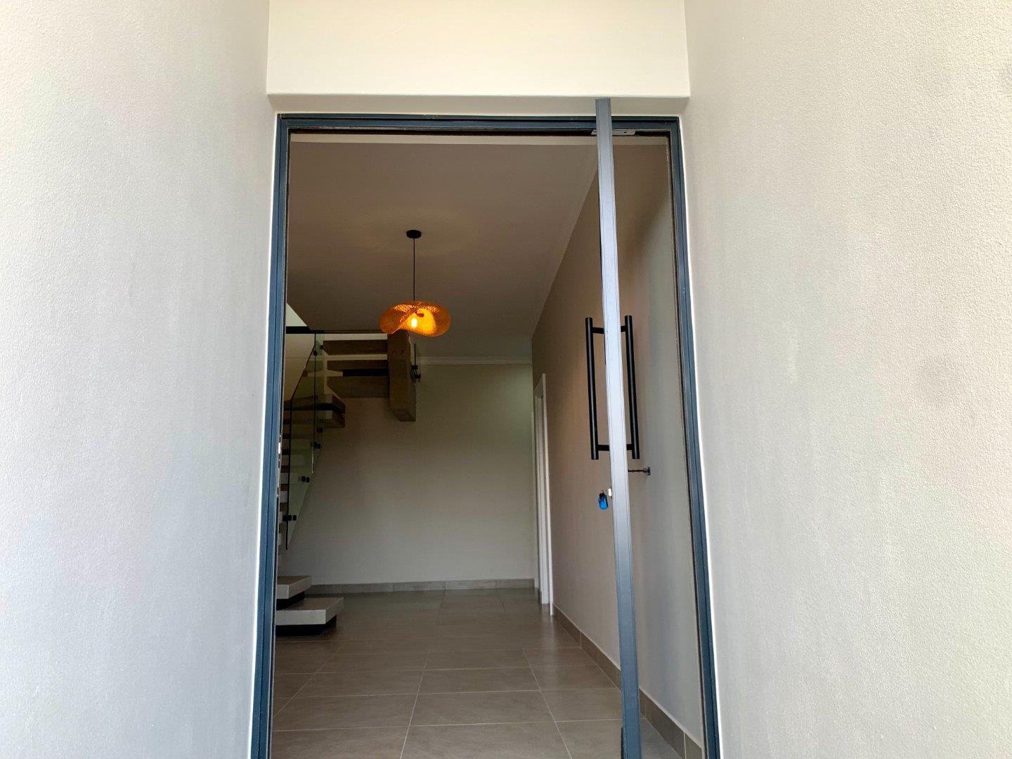 Photo 3 of 3 Bedroom House for Sale in Hartenbos Heuwels