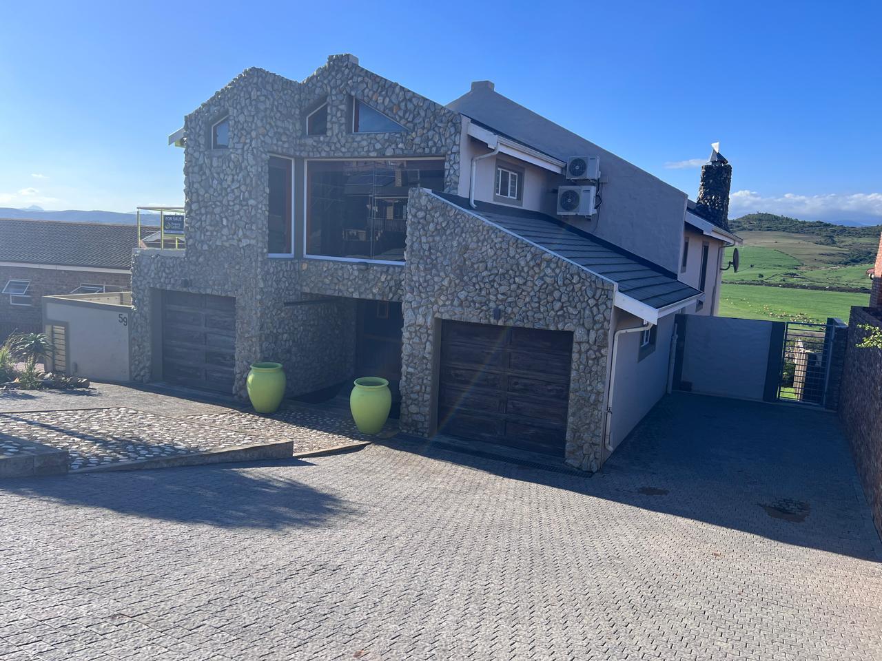 Photo 2 of 3 Bedroom House for Sale in Reebok