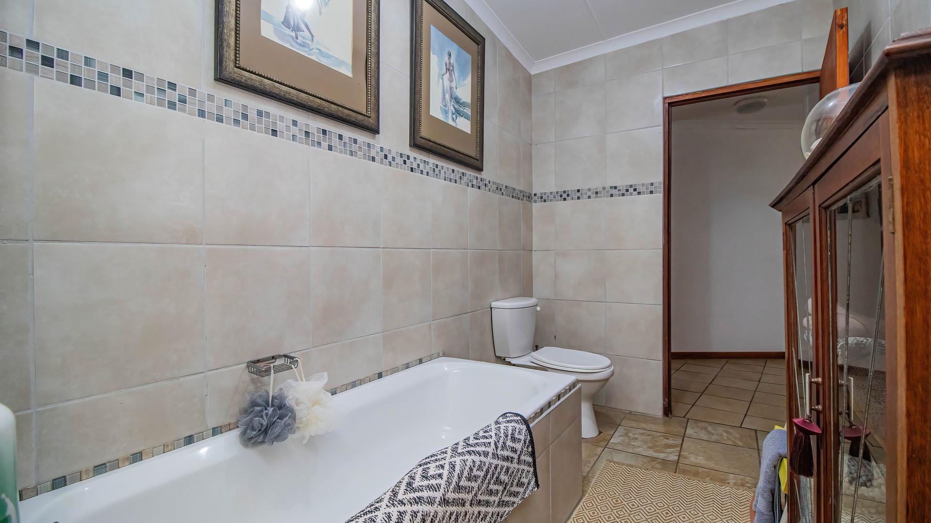 Photo 20 of 5 Bedroom House for Sale in Fraaiuitsig