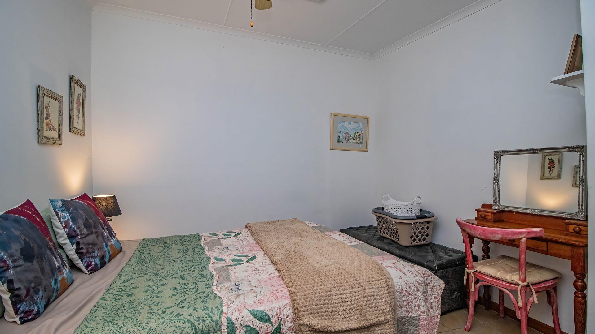 Photo 18 of 5 Bedroom House for Sale in Fraaiuitsig