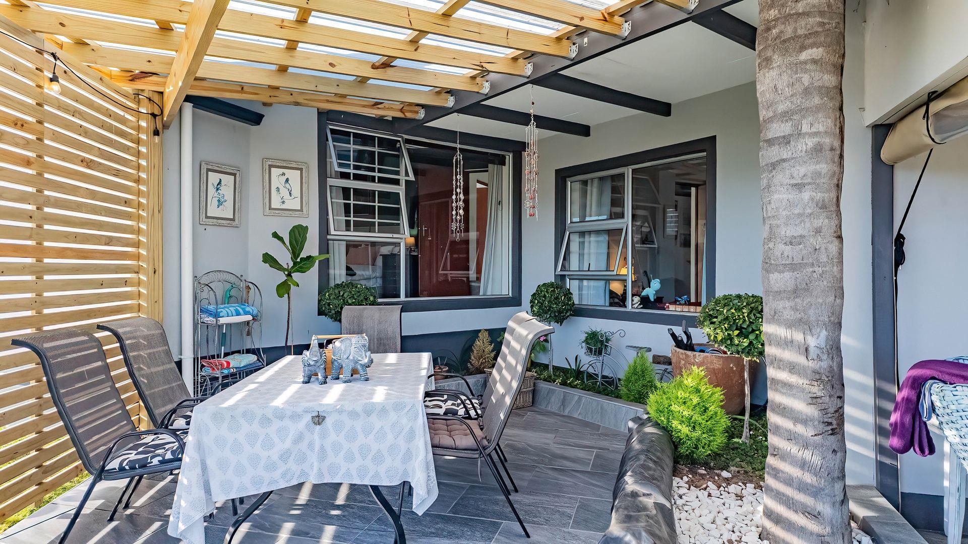 Photo 5 of 5 Bedroom House for Sale in Fraaiuitsig
