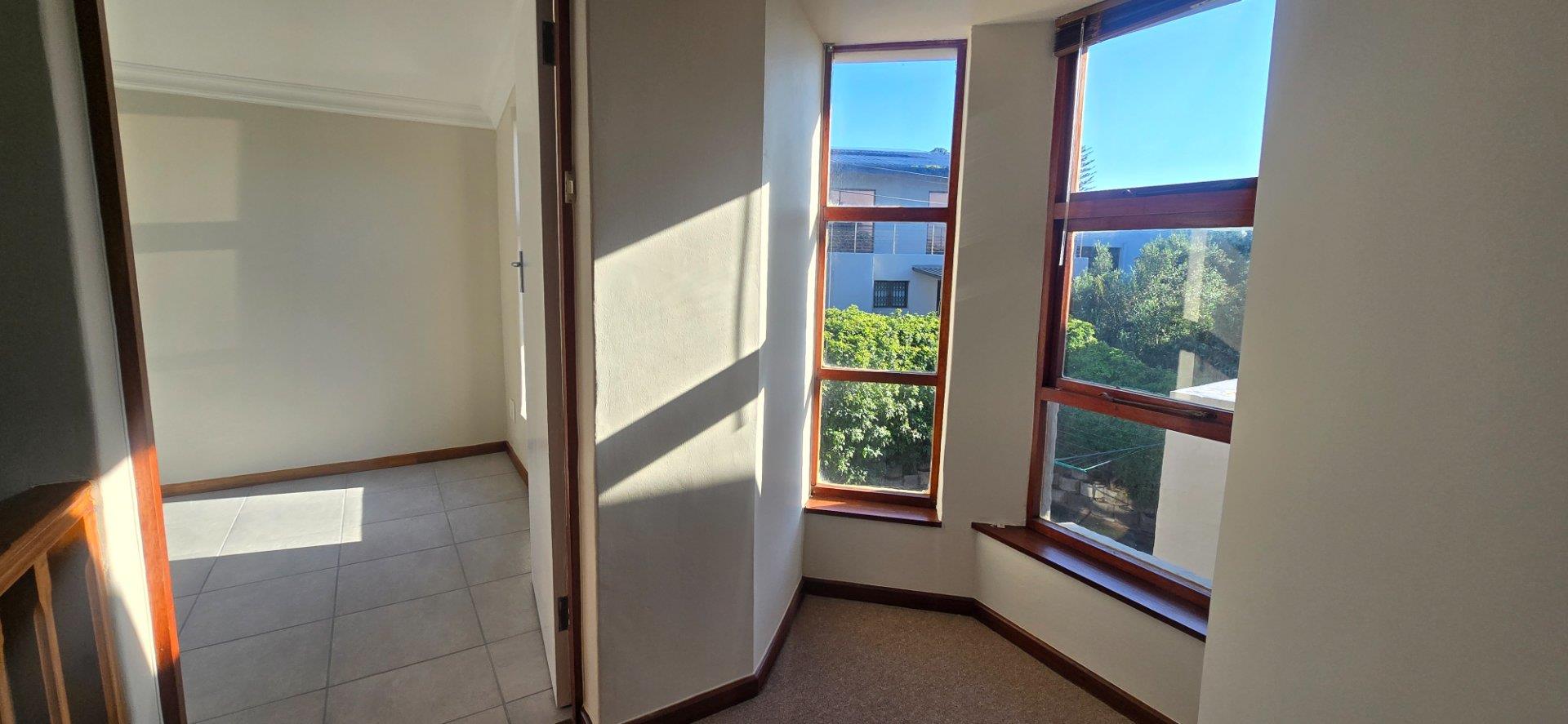 Photo 20 of 6 Bedroom House for Sale in Bayview