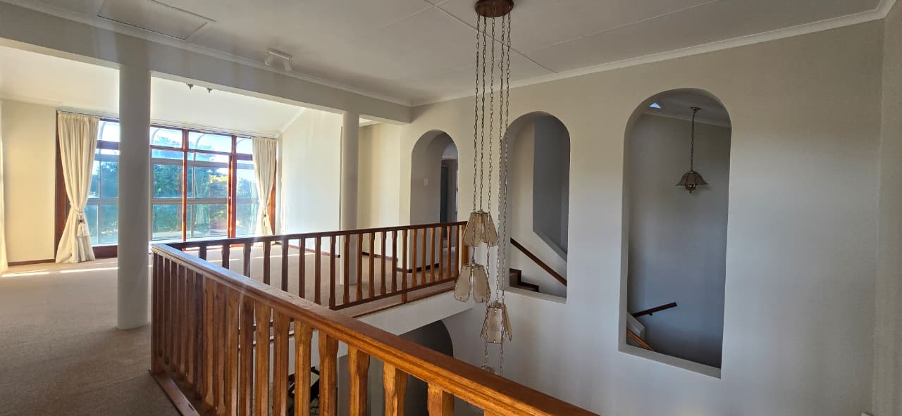 Photo 11 of 6 Bedroom House for Sale in Bayview