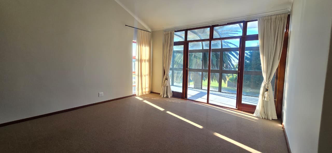 Photo 13 of 6 Bedroom House for Sale in Bayview
