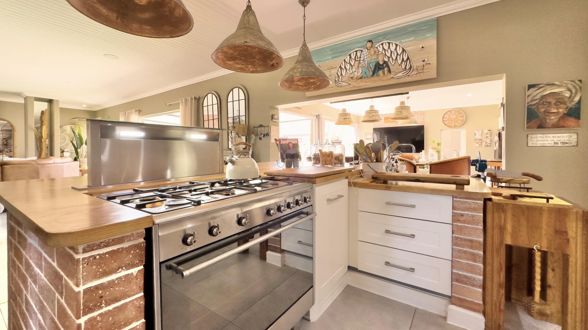 Photo 19 of 6 Bedroom House for Sale in Num Num Cape Estate