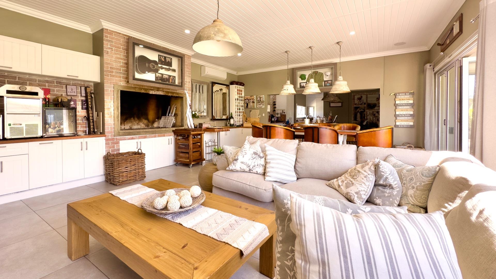 Photo 13 of 6 Bedroom House for Sale in Num Num Cape Estate
