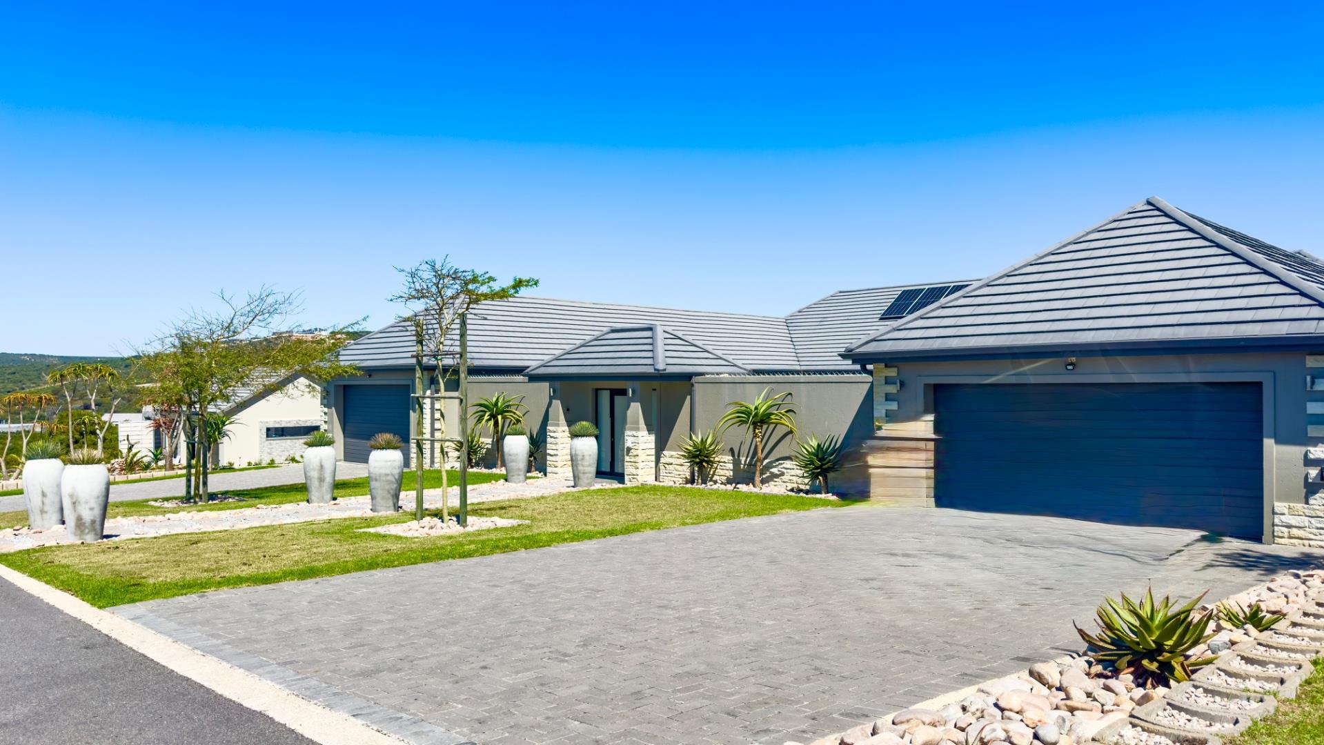 Photo 3 of 6 Bedroom House for Sale in Num Num Cape Estate