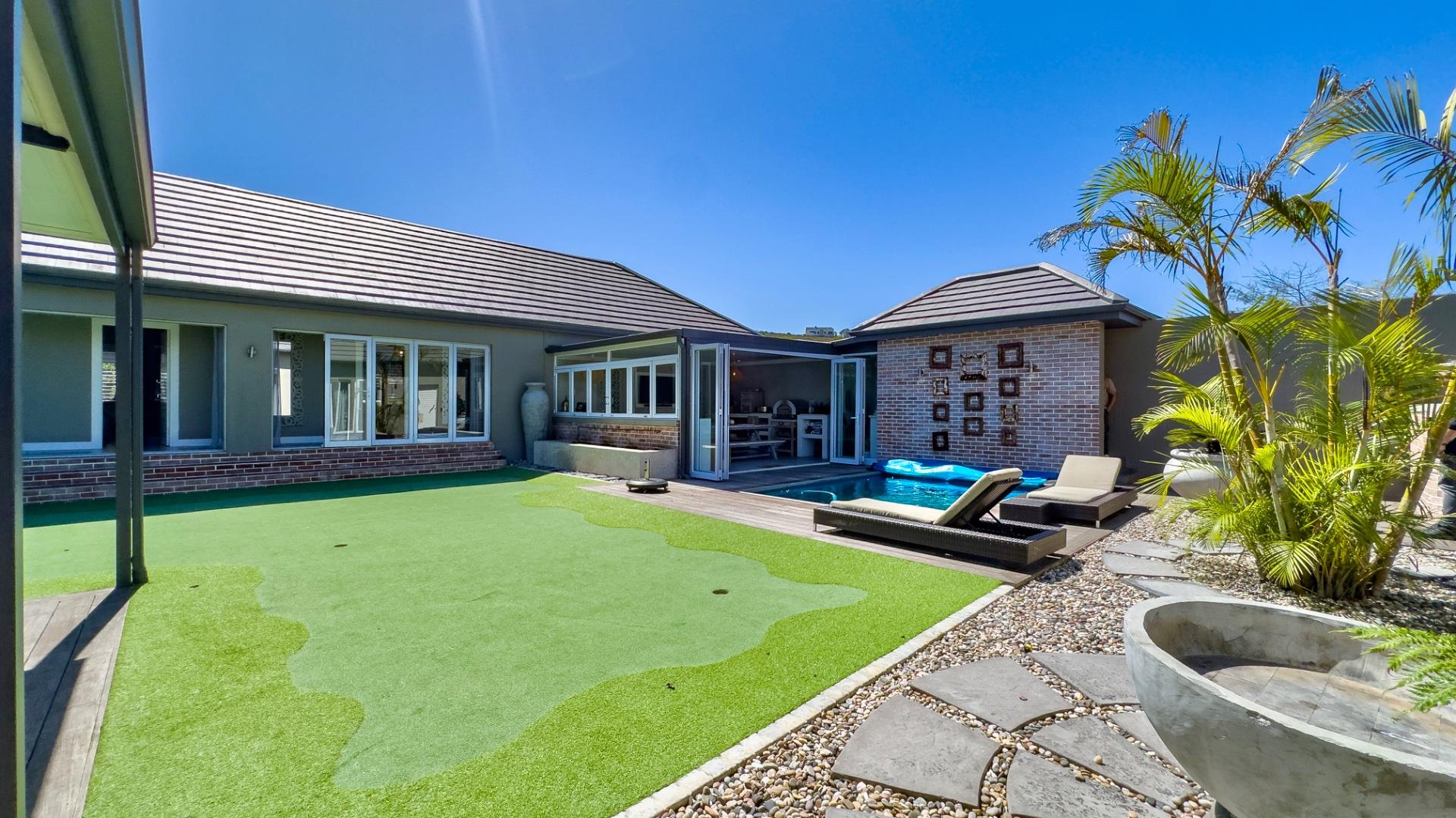 Photo 9 of 6 Bedroom House for Sale in Num Num Cape Estate