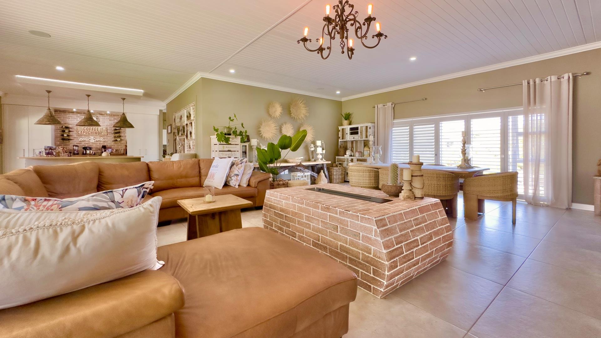 Photo 23 of 6 Bedroom House for Sale in Num Num Cape Estate