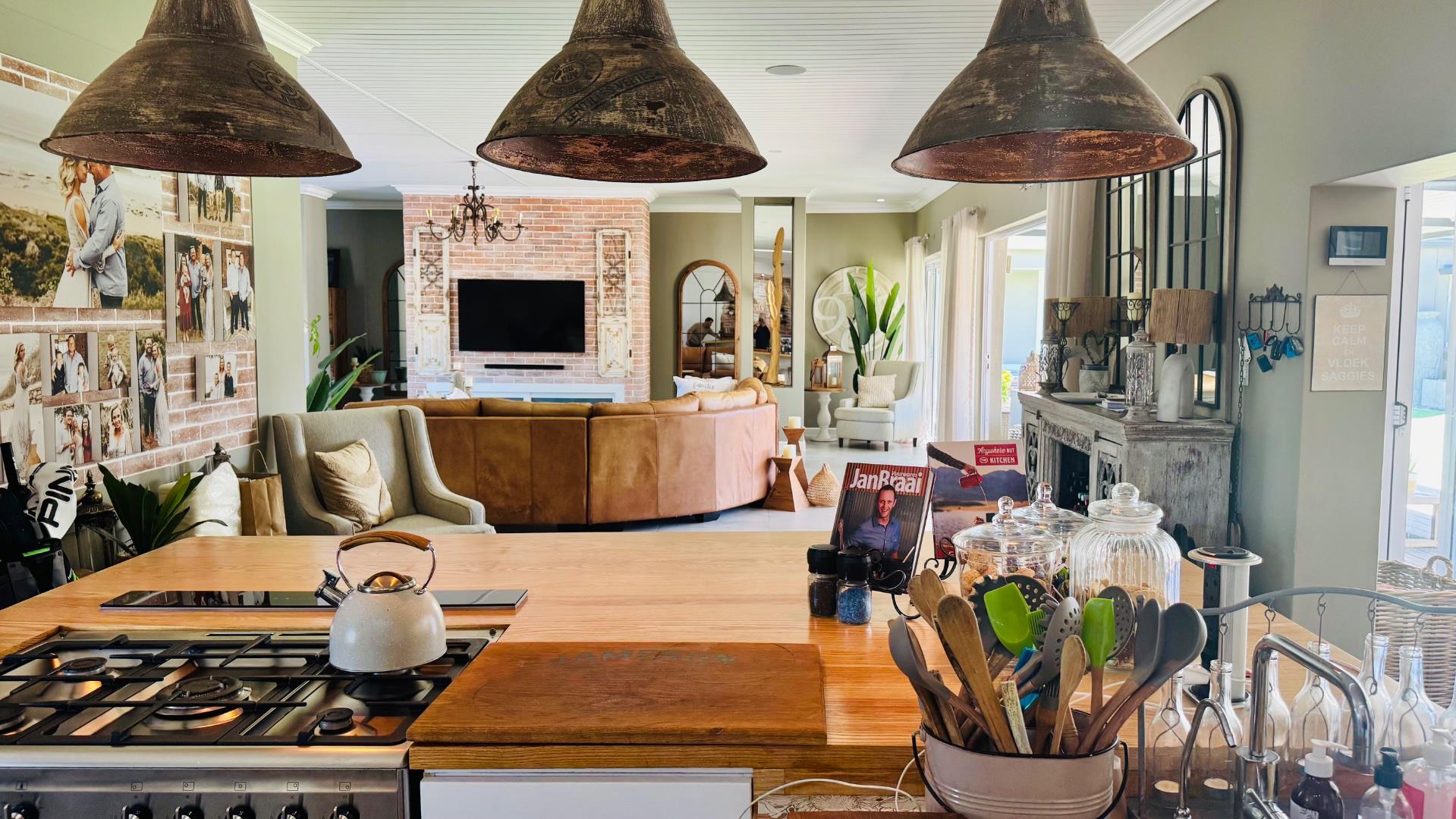 Photo 22 of 6 Bedroom House for Sale in Num Num Cape Estate