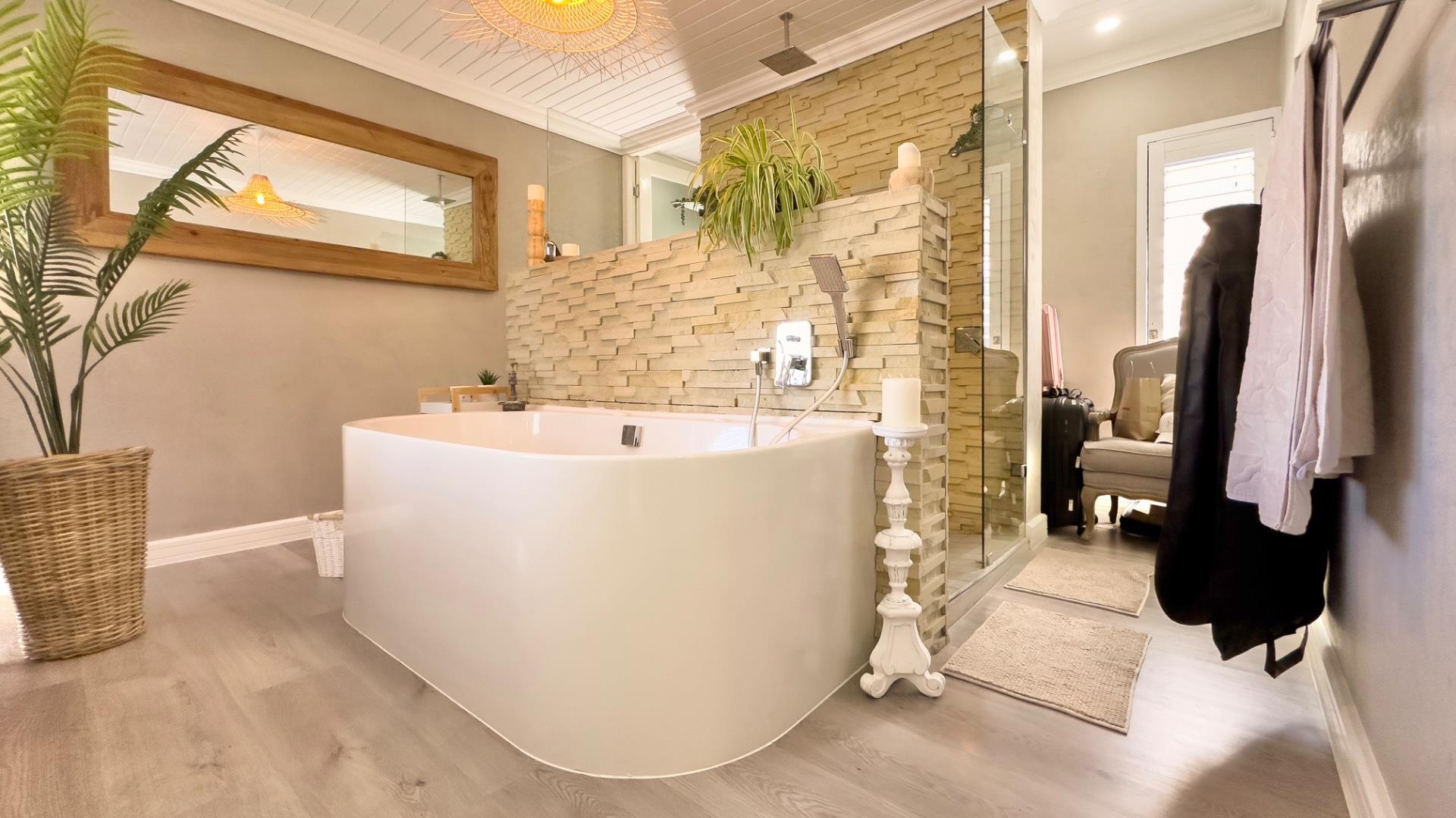 Photo 36 of 6 Bedroom House for Sale in Num Num Cape Estate