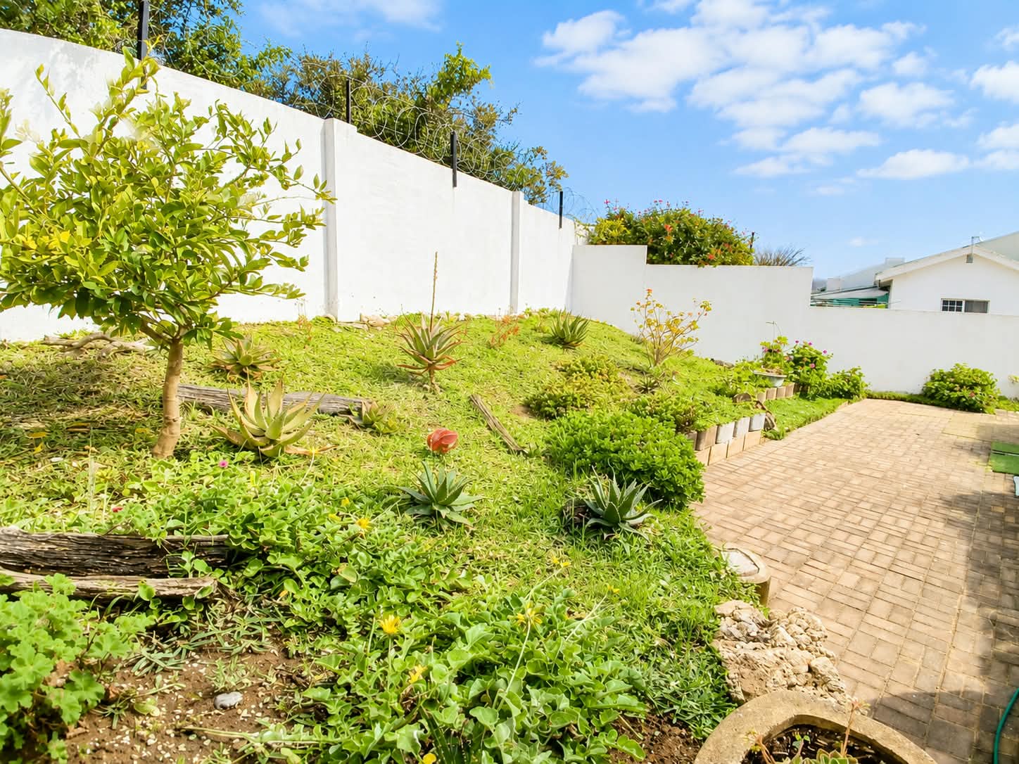 Photo 18 of Family home in Fraaiuitsig with inviting flow