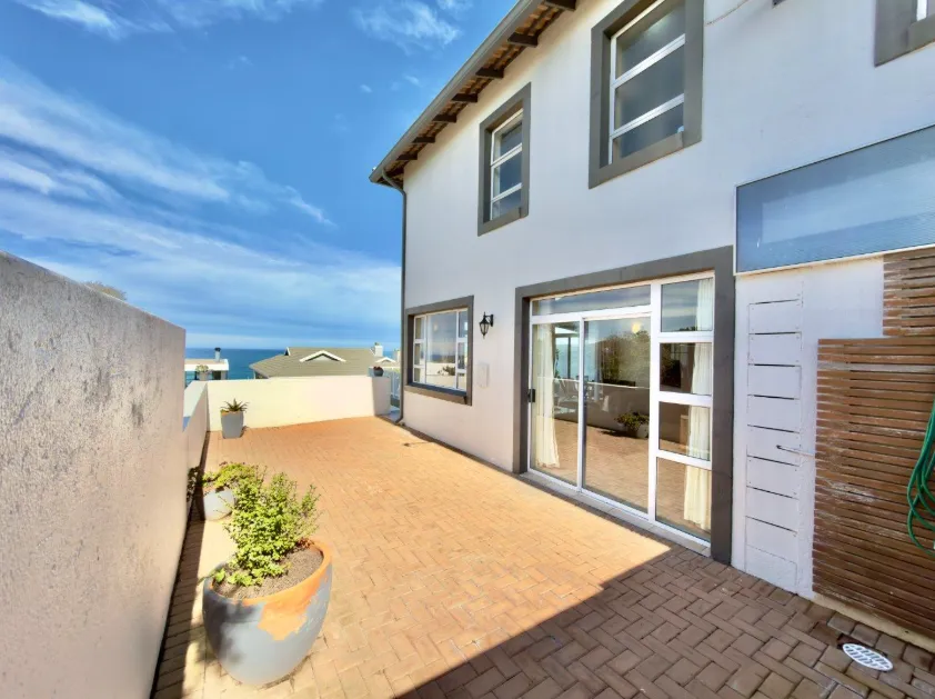 Photo 4 of Stylish Three-Bedroom Home with Ocean Views in Pinnacle Point Golf Estate